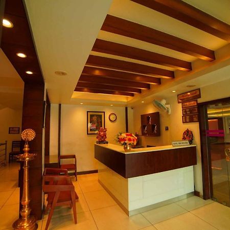 Lalitha Inn กูรูวาเยอร์ ภายนอก รูปภาพ