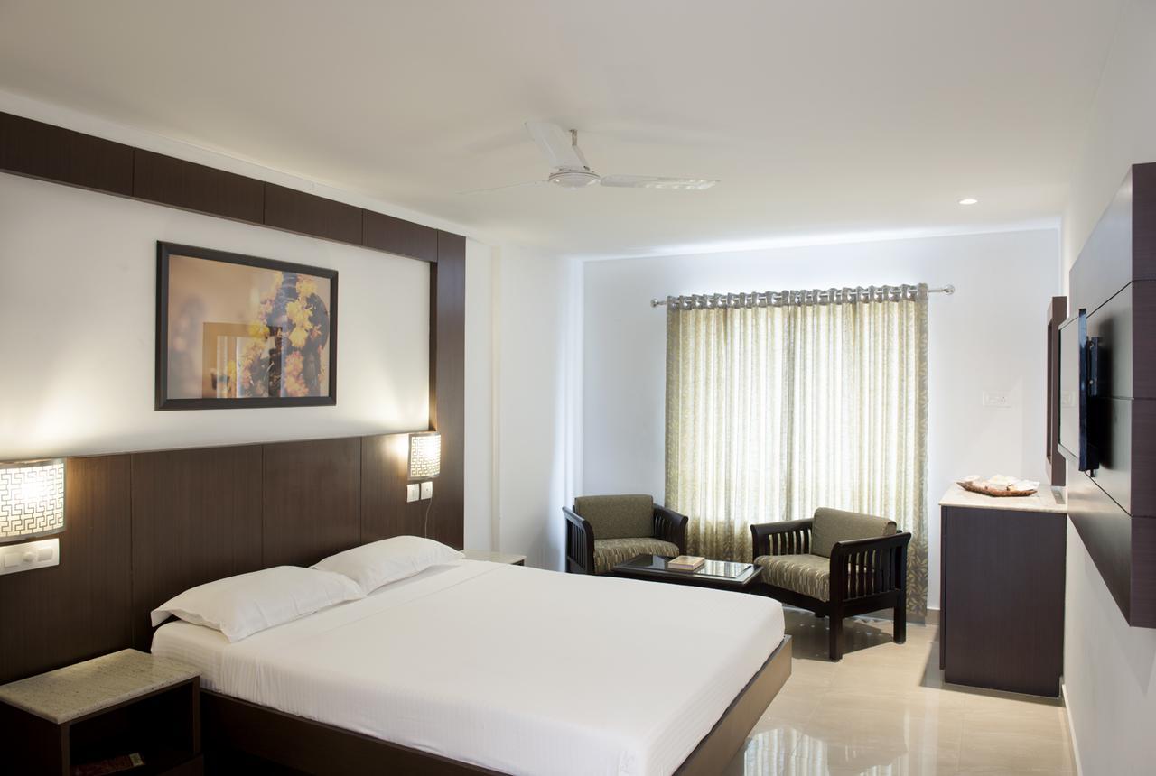 Lalitha Inn กูรูวาเยอร์ ภายนอก รูปภาพ